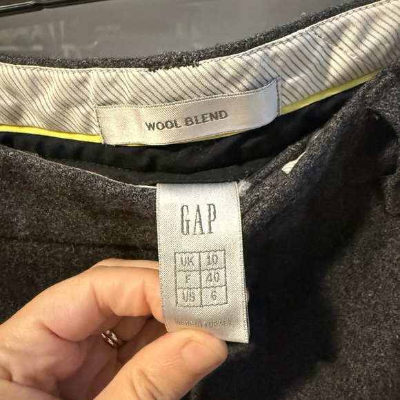 Gap Classic Gray Women's Wool Shorts - Picture 3 of 4